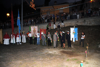 Esibizione sbandieratori e musici in onore di Santa Colomba.