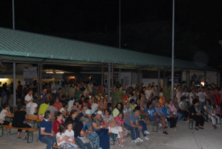 Il Giardino del Tirassegno pieno di gente.