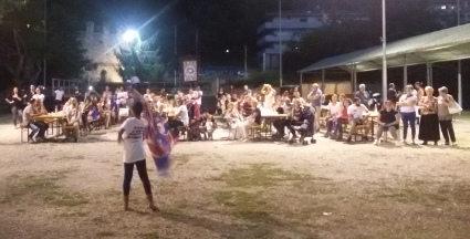 Esibizione di un singolo della Scuola Sbandieratori e Musici.