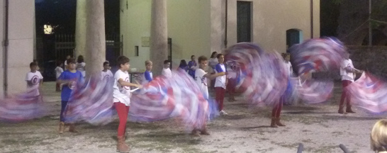 Esibizione della Grande Squadra della Scuola Sbandieratori e Musici.