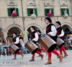 I tamburini under in Piazza del Popolo.
