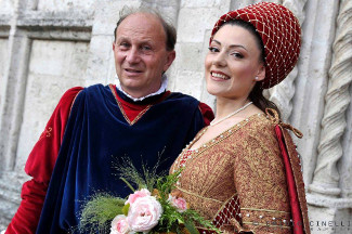 La dama Alice Di Addezio con il caposestiere Pier Luigi Torquati.