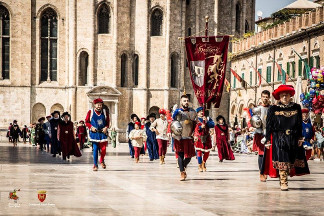 Il passaggio del Sestiere in Piazza del Popolo.