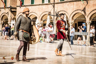 Gli armati Antonio Brandozzi ed Andrea Mancini.