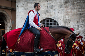 Il Cavaliere Fabio Picchioni in Piazza del Popolo.