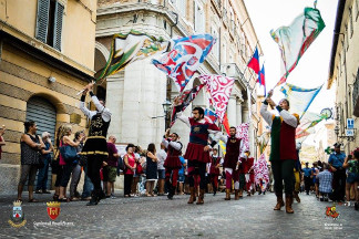 Gli sbandieratori della Quintana di Ascoli Piceno.