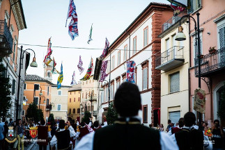 Gli sbandieratori della Quintana di Ascoli Piceno.