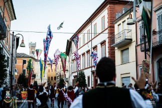 Gli sbandieratori della Quintana di Ascoli Piceno.