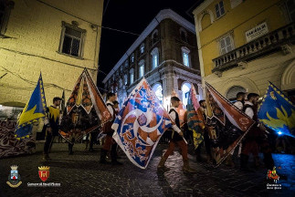 Gli sbandieratori della Quintana di Ascoli Piceno.