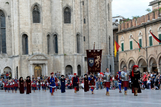 Il Gonfalone in Piazza del Popolo.