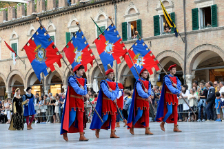 Gli Alfieri in Piazza del Popolo.