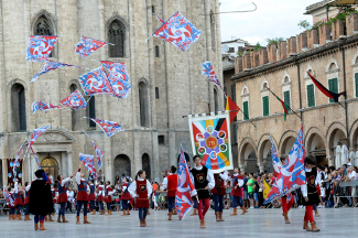 Il Palio 2014 degli Sbandieratori e dei Musici in Piazza del Popolo.