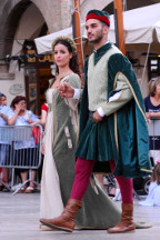 Damigella e Cavalier Servente in Piazza del Popolo.