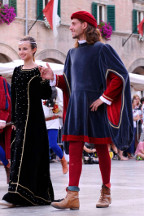 Damigella e Cavalier Servente in Piazza del Popolo.