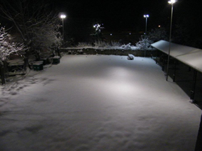 Il giardino pieno di neve.